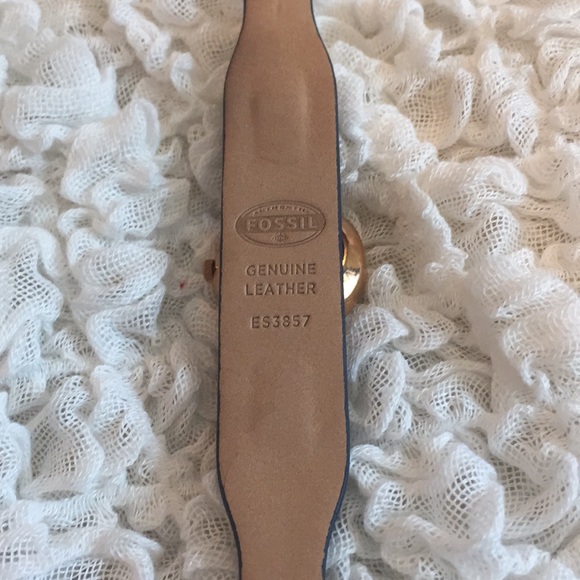 Genuine Leather Authentic Fossil Watch - Picture 4 of 5